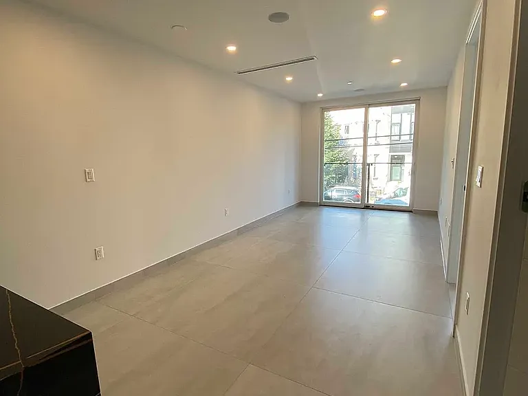 19 Hausman St #2B — Photo 6