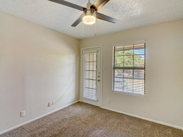 18-web-or-mls-Lake Park Rd-018