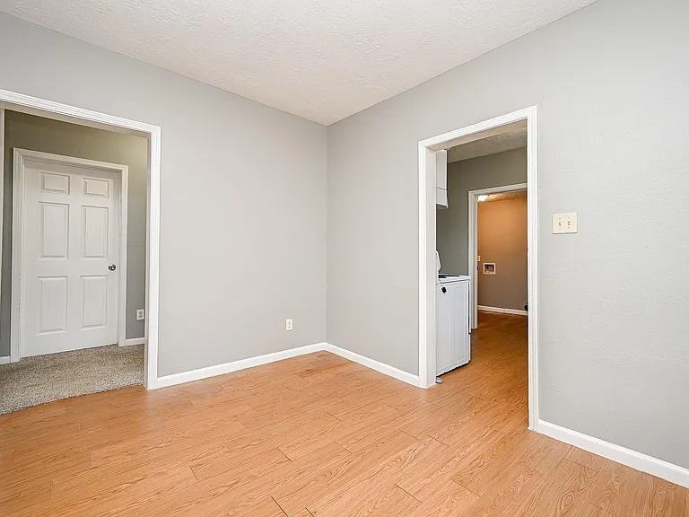 8007 Carver Rd — Photo 6