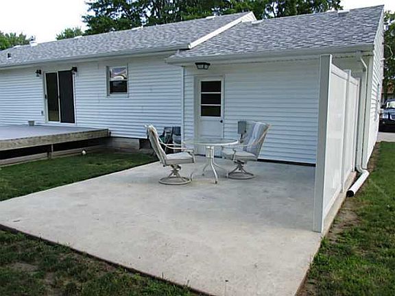 3rd image of 960 Lynn Ave