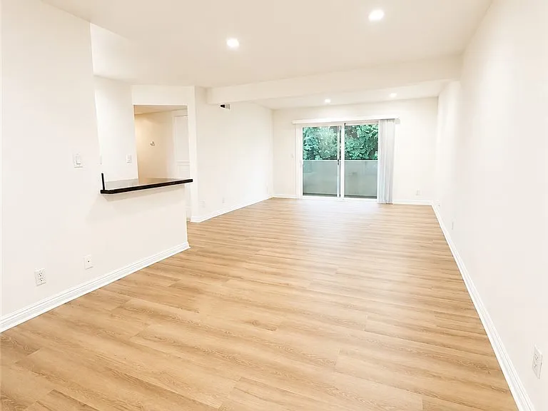 10636 Woodley Ave #43 — Photo 10