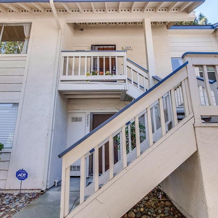 1st image of 2225 Summereve Ct