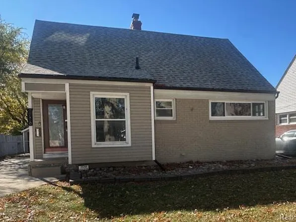 20260 Lancaster St, Harper Woods, MI 48225