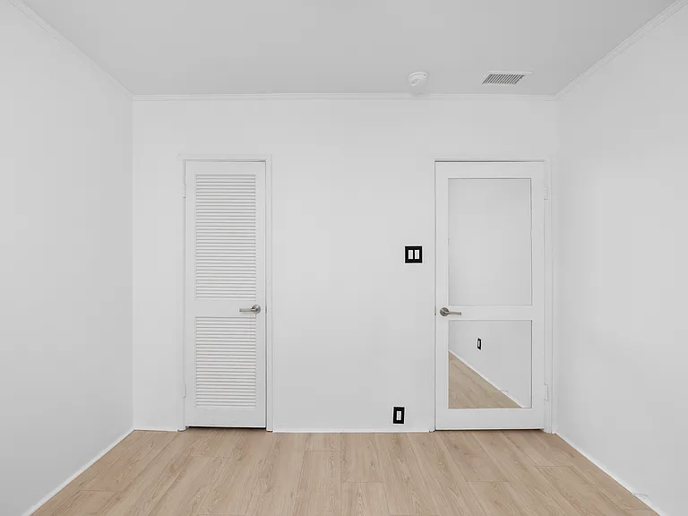 340 Avenue F — Photo 14