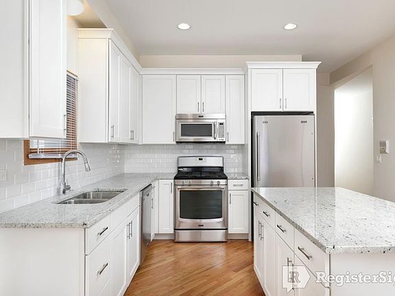 4th image of 1655 W Wrightwood Ave