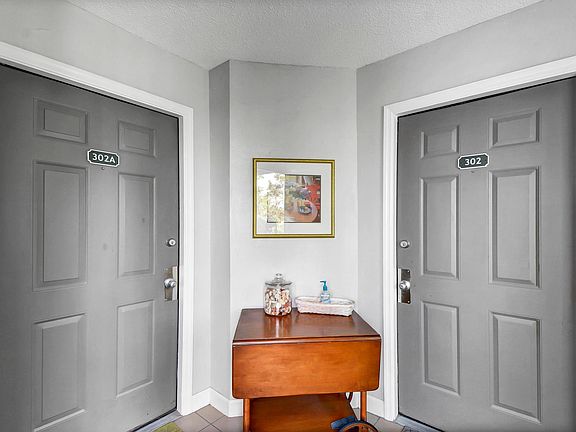 2nd image of 302 Moss Oaks Cir #302