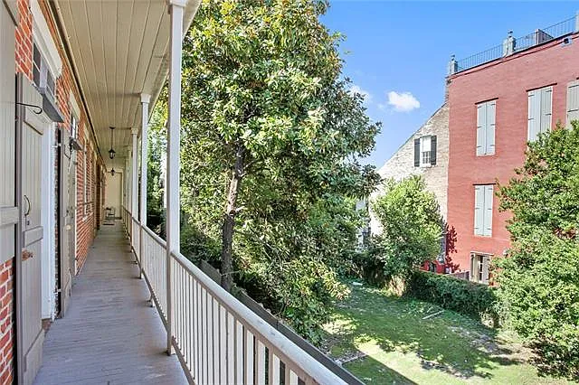 1 bed, 2.0 bath, 720 sqft, $1,600 — Photo 2
