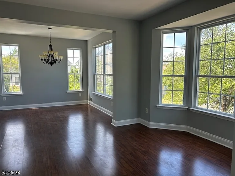 240 Winding Hill Dr — Photo 3