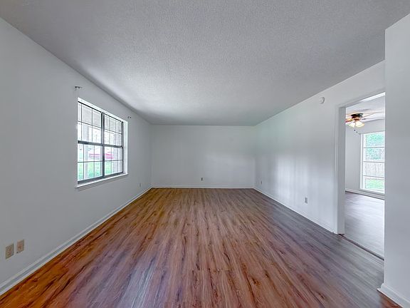 5th image of 1701 Forest Ln