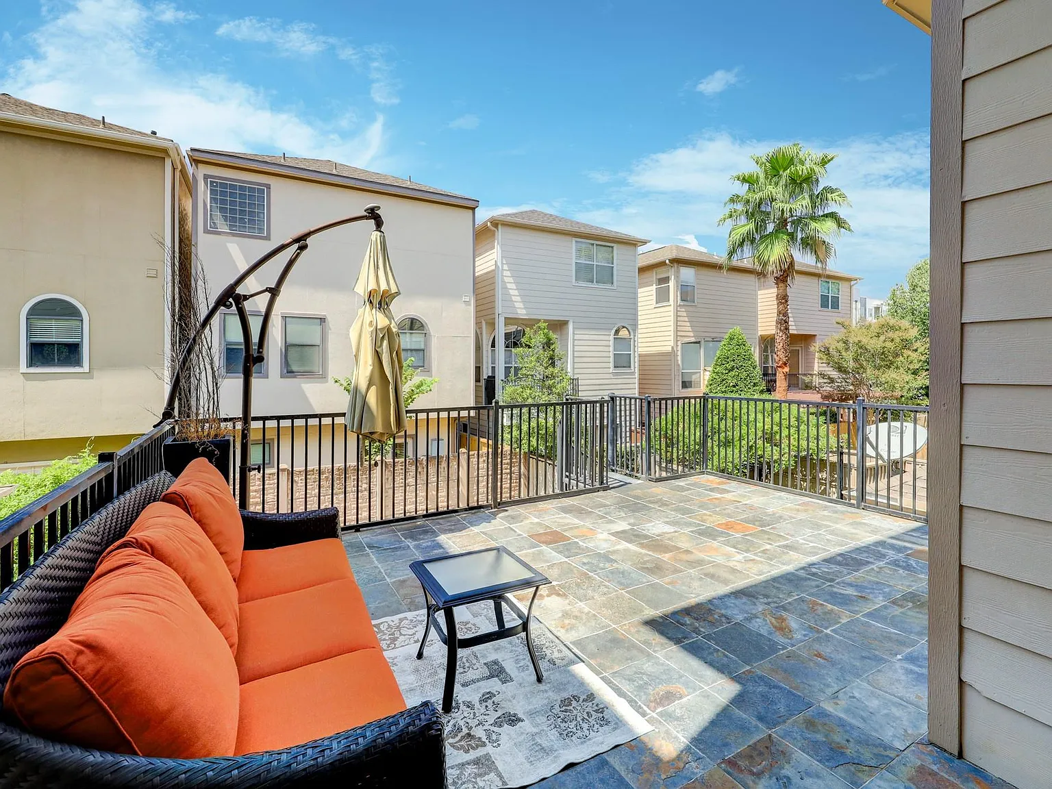 3 bed, 3.5 bath, 2646 sqft, $4,500 — Photo 2