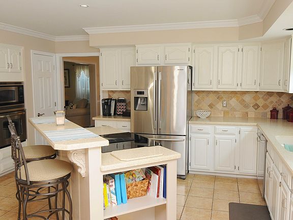 PLENTY OF CABINET STORAGE