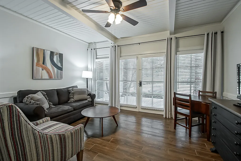 1 bed, 450 sqft, $1,400 — Photo 3