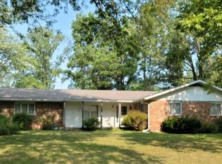 5 Leabrook Dr, Centralia, MO 65240