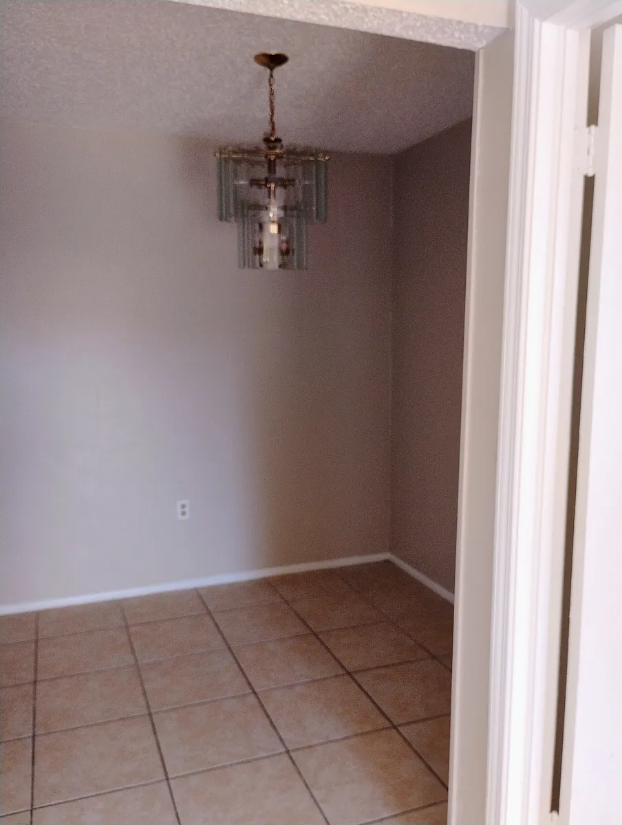 Building Photo - 1110 Shilo Ave #D