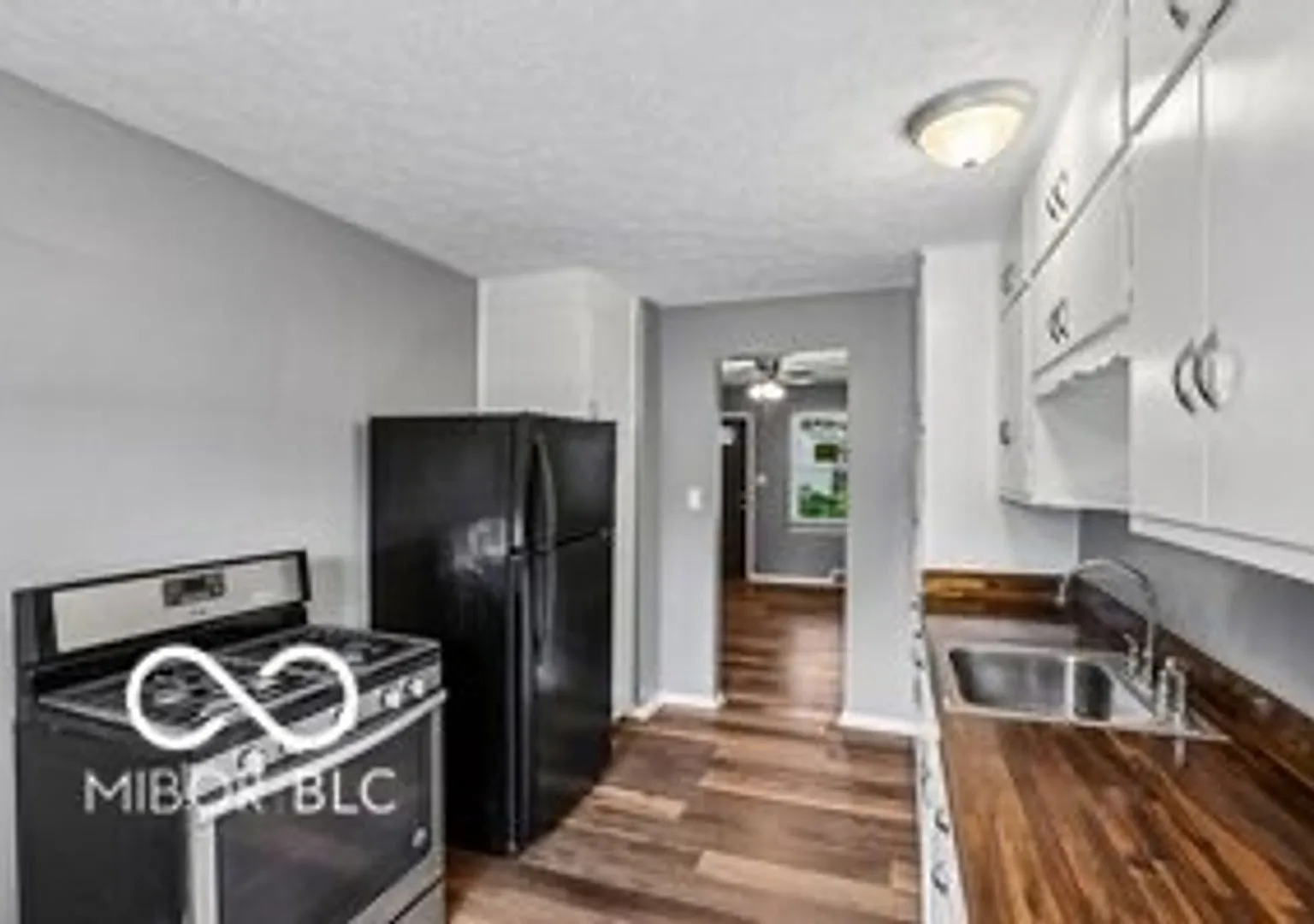 Charming 2BR Duplex in Indianapolis — Photo 4