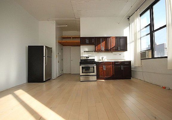 3rd image of 1085 Willoughby Ave APT 201