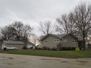 811 Timberline Rd, Monticello, IA 52310