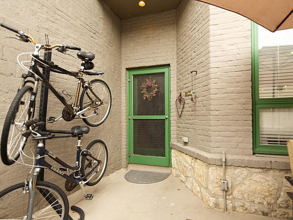 4th image of 40 W Hoster St