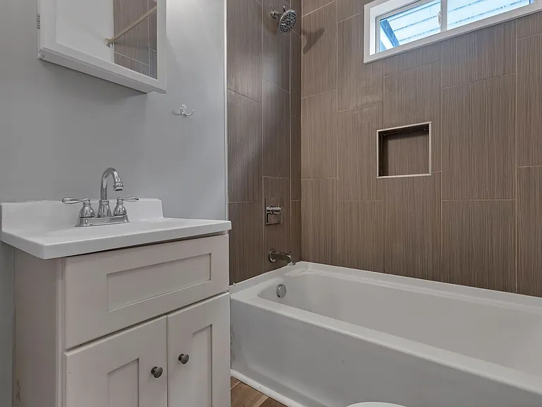 2023 - 2025 Sullivant Ave — Photo 20