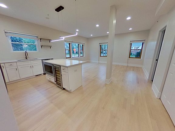 2nd image of 4000 Forest Ave #1