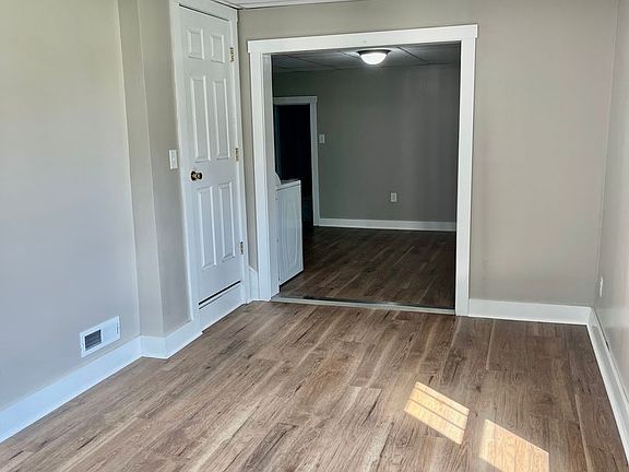 3rd image of 396-398 E Washington St #396