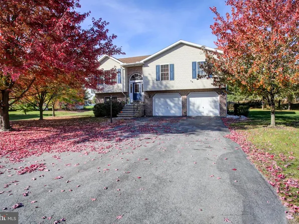 208 Grove Dr, Shippensburg, PA 17257