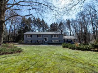 14 Watrous Ln, Woodbridge, CT 06525