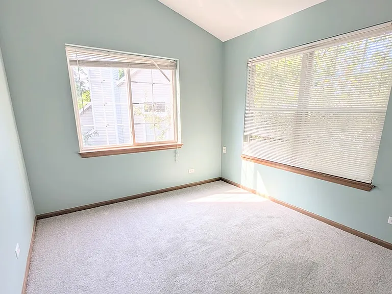 3055 Kentshire Cir — Photo 7