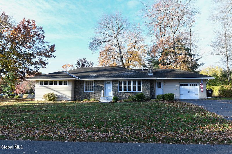 2nd image of 82 Brockley Drive