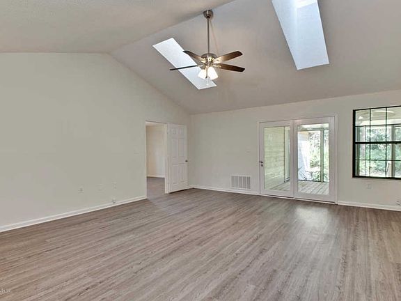 5th image of 4137 Eldridge Ave