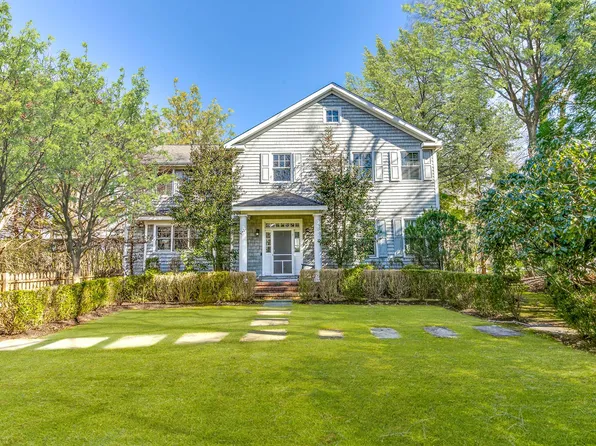 16 Anvil Ct, East Hampton, NY 11937