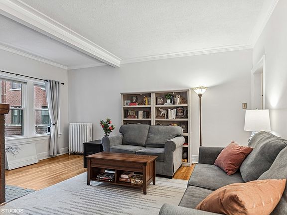 5th image of 819 Lake St APT 1W