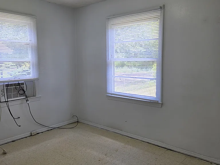 2439 Yates Dr — Photo 6