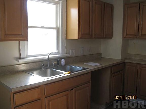 3rd image of 707 W Park Dr