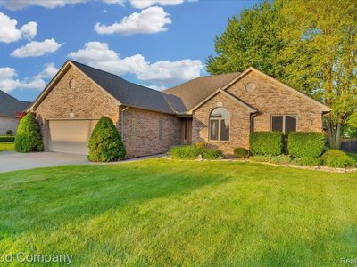 51414 Pinewood Dr, Macomb, MI, 48042