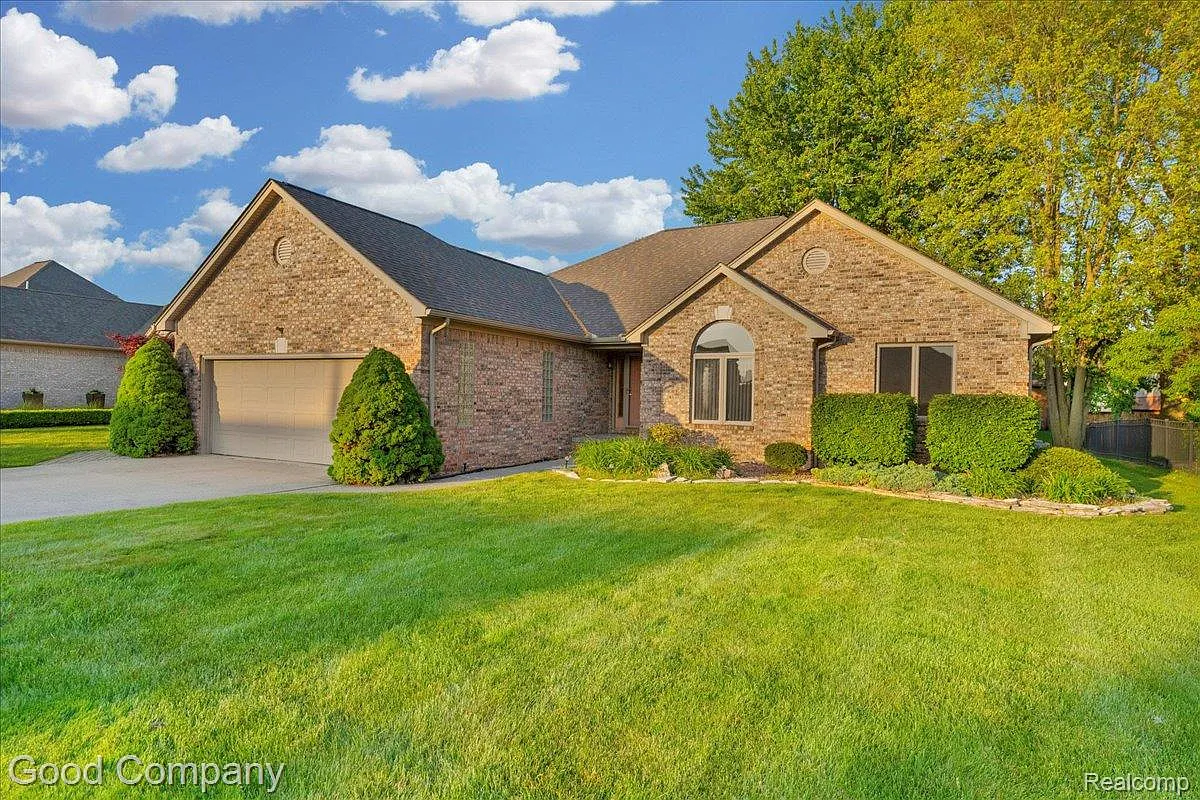 51414 Pinewood Dr photo 1