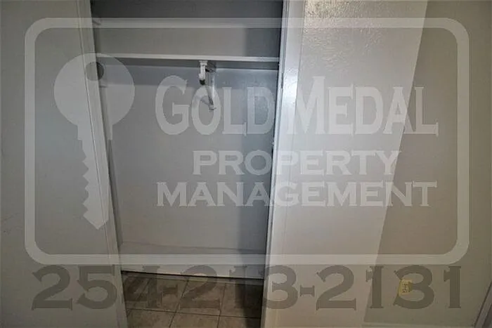 708 W Washington Ave — Photo 20