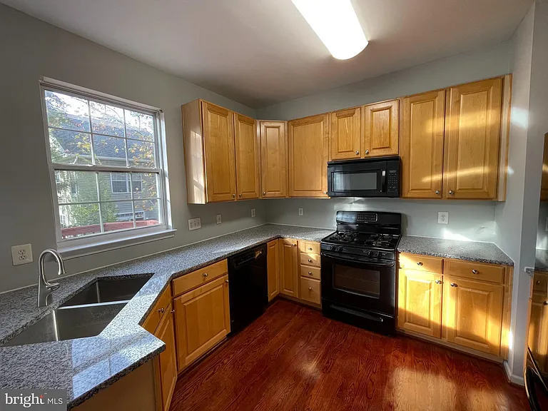 4106 Hazelwood Ct — Photo 7
