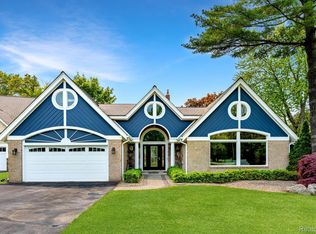 4713 Surfwood Dr, Commerce Township, MI 48382
