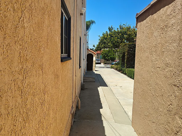 234 Roswell Ave — Photo 34