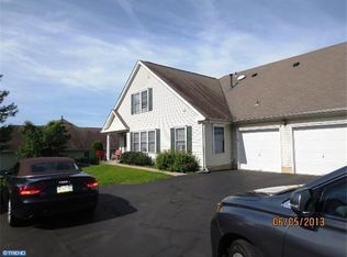 35 Avenrowe Ct, Fairless Hills, PA 19030