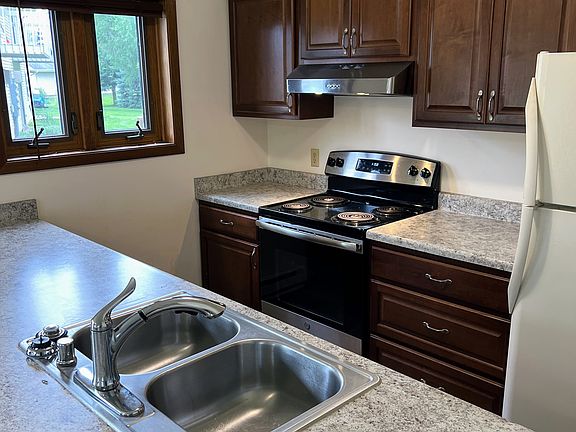 3rd image of 217 Ash St #217