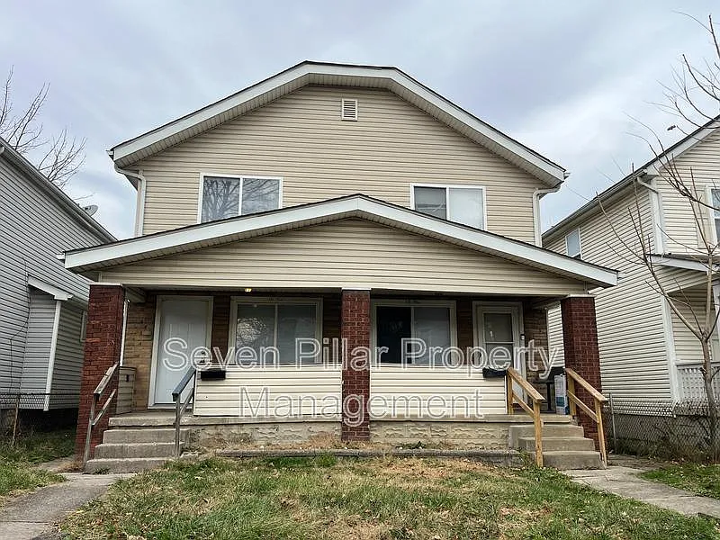 1042-1044 E 16th Ave