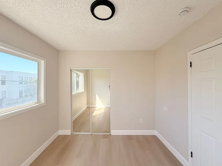 4705 Willowbrook Ave — Photo 36