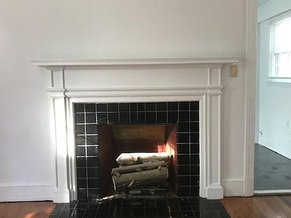 5th image of 279 Alexander Ave #1