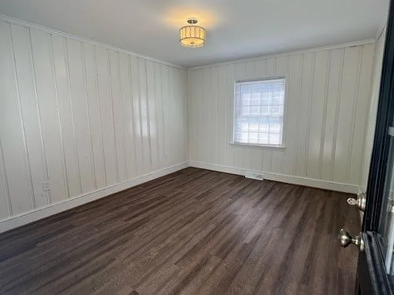 3 Bedroom 1.5 Bath Home Family Room, Living Room and Dining Room! - Eastside of Greenville — Photo 12