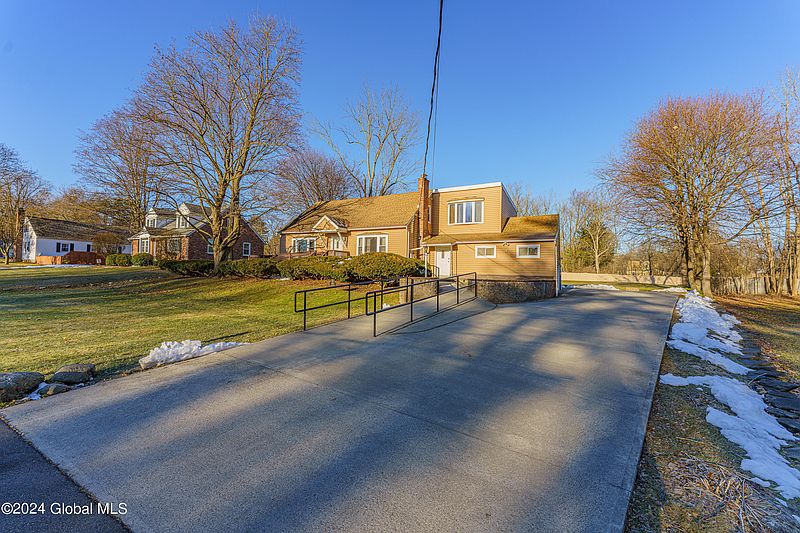 3rd image of 983 Inman Road