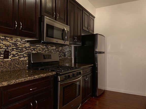 3rd image of 426 S Sepulveda Blvd APT 302