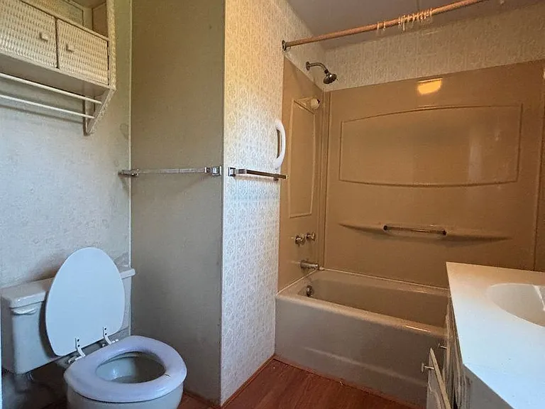 216 Leon St — Photo 14