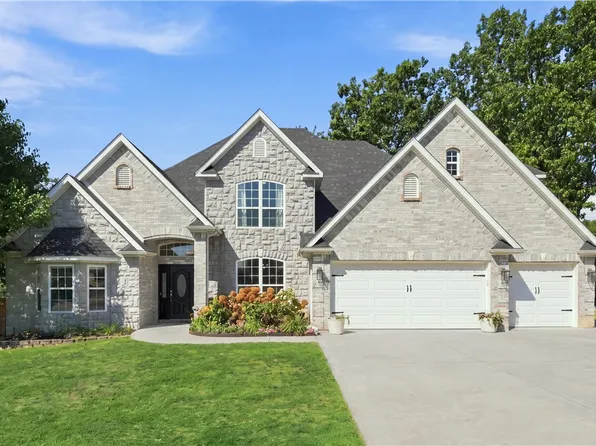 1300 NE Plymouth Dr, Bentonville, AR 72712